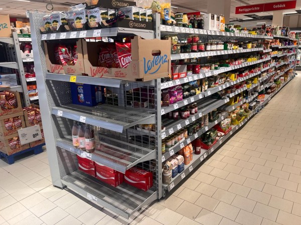 Supermarket shelves from Storebest - 74m gondola shelves + 40m wall shelves
